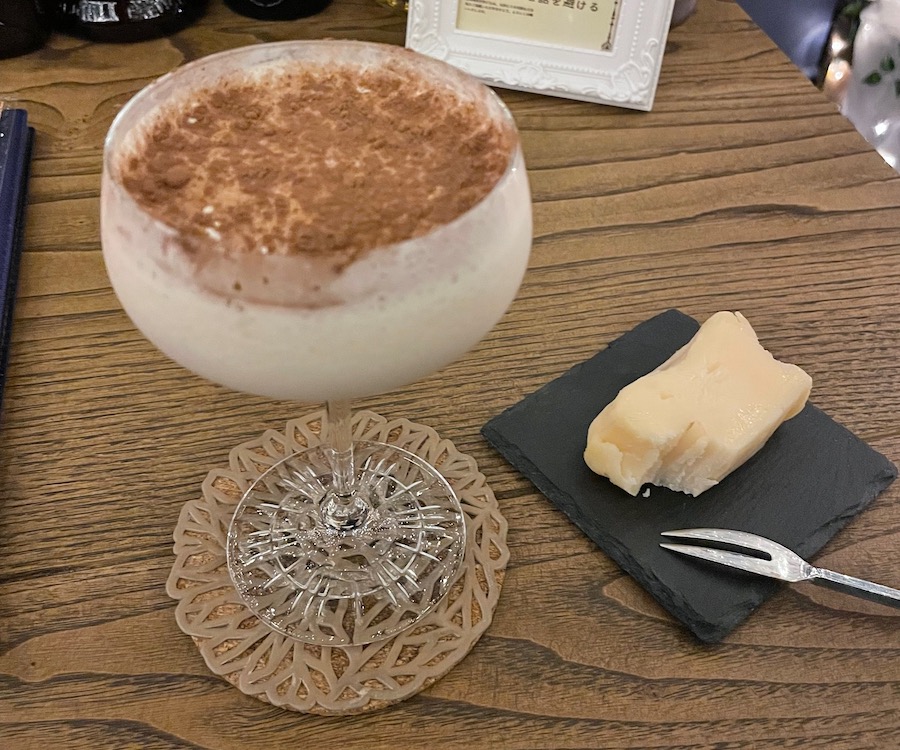 【徳山夜喫茶・雫】ティラミスカクテルと白いガトーショコラ