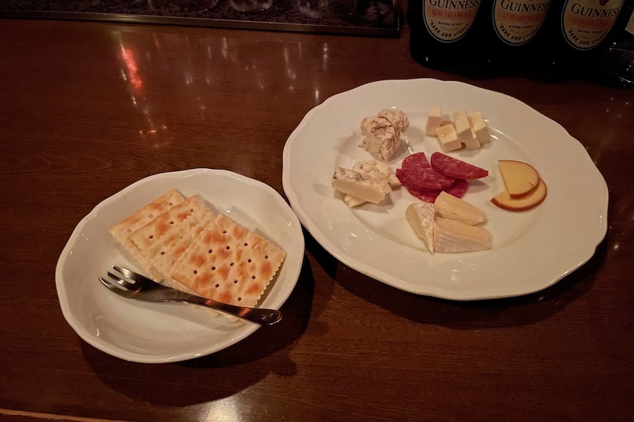 【Bar&Cafe OSCAR】周南市柳町のシブいBAR。チーズの盛り合わせ